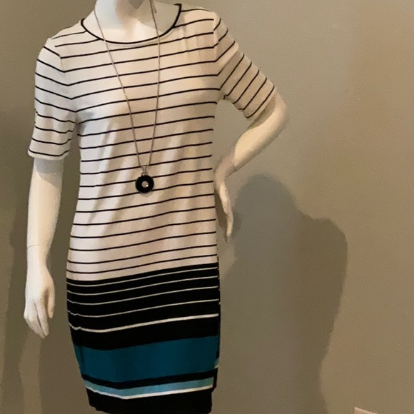 White House Black Market Beautiful knit summer dress - Picture 2 of 4